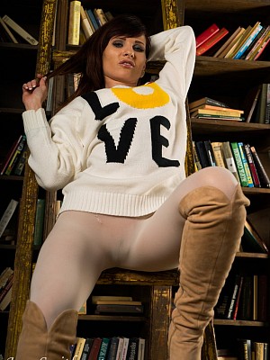 Jeny in the library in seamless hose