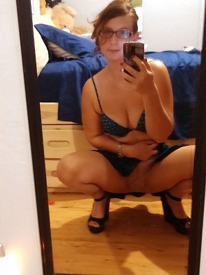 Amateur teen girl in pantyhose selfie