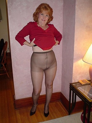 Mature spreads her legs in pantyhose